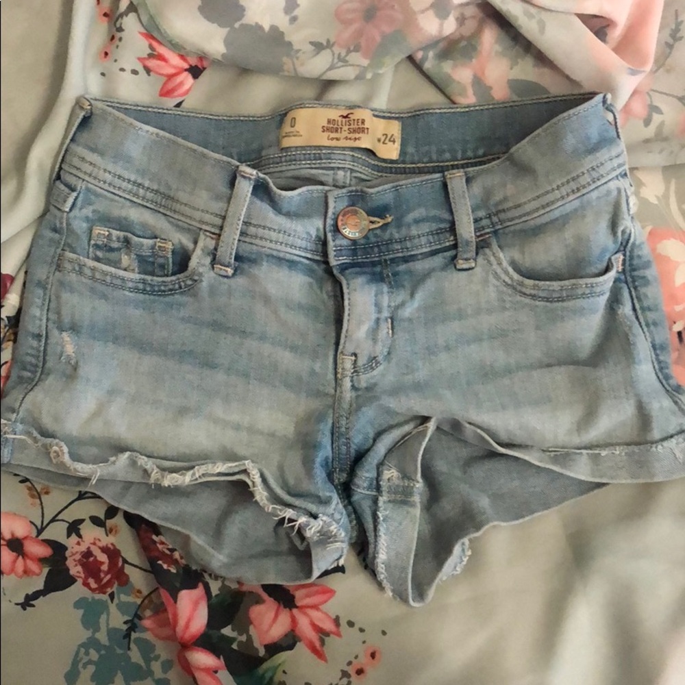 Light hollister shorts low rise size 0